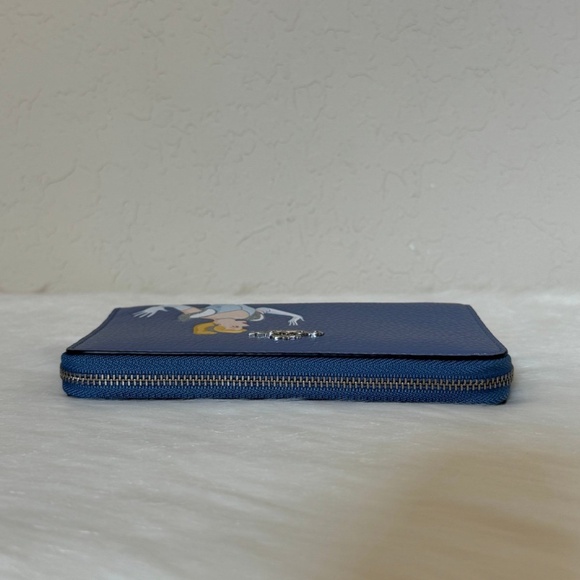 Disney X Coach Medium Id Zip Wallet With Cinderella - Picture 4 of 11